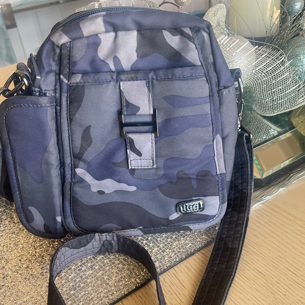 Lug cross body bag